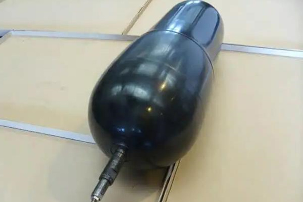 蓄能器里面的液壓油有哪些污染與危害？